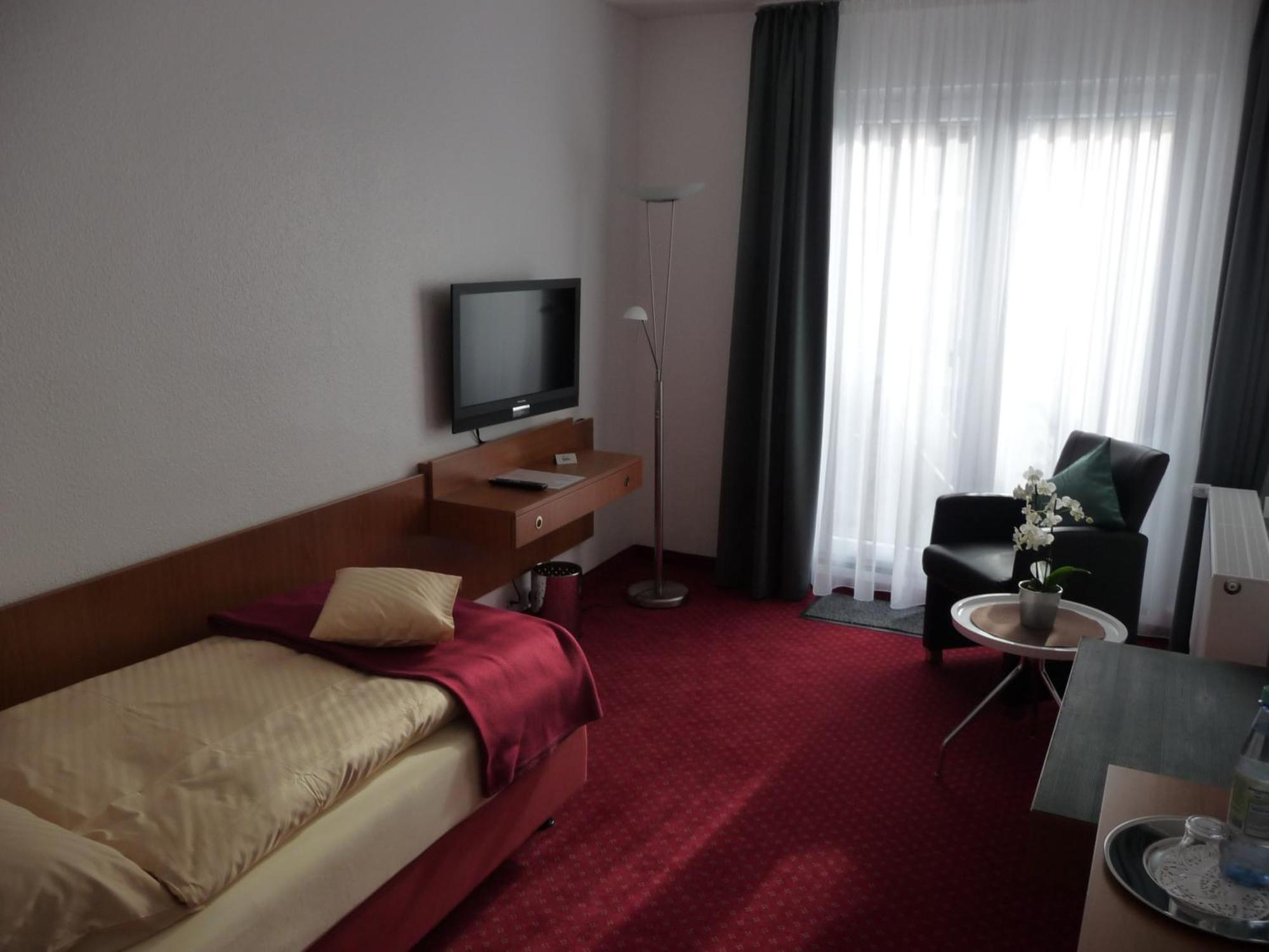 Hotel Sechzehn Leverkusen Bagian luar foto
