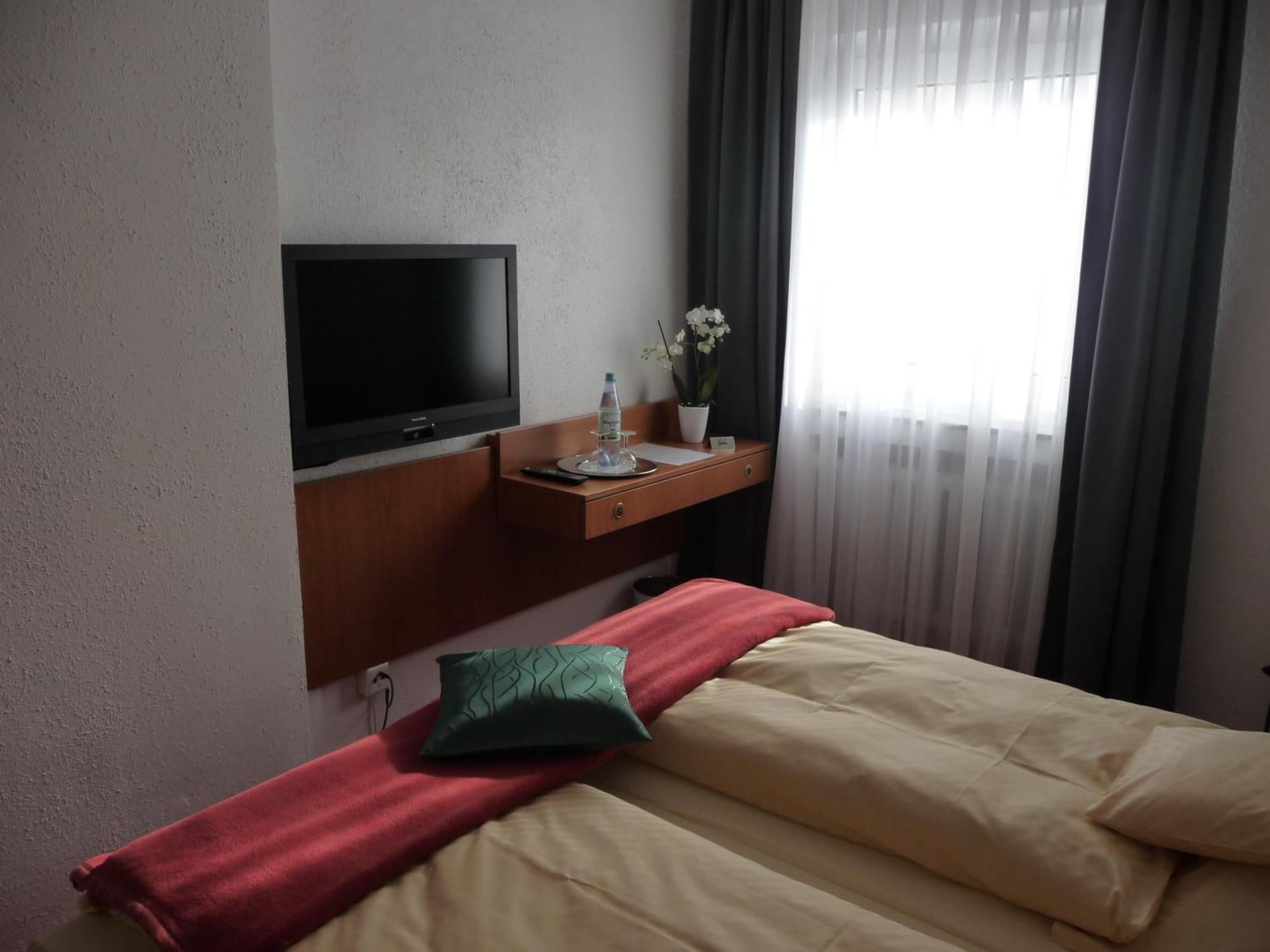 Hotel Sechzehn Leverkusen Bagian luar foto