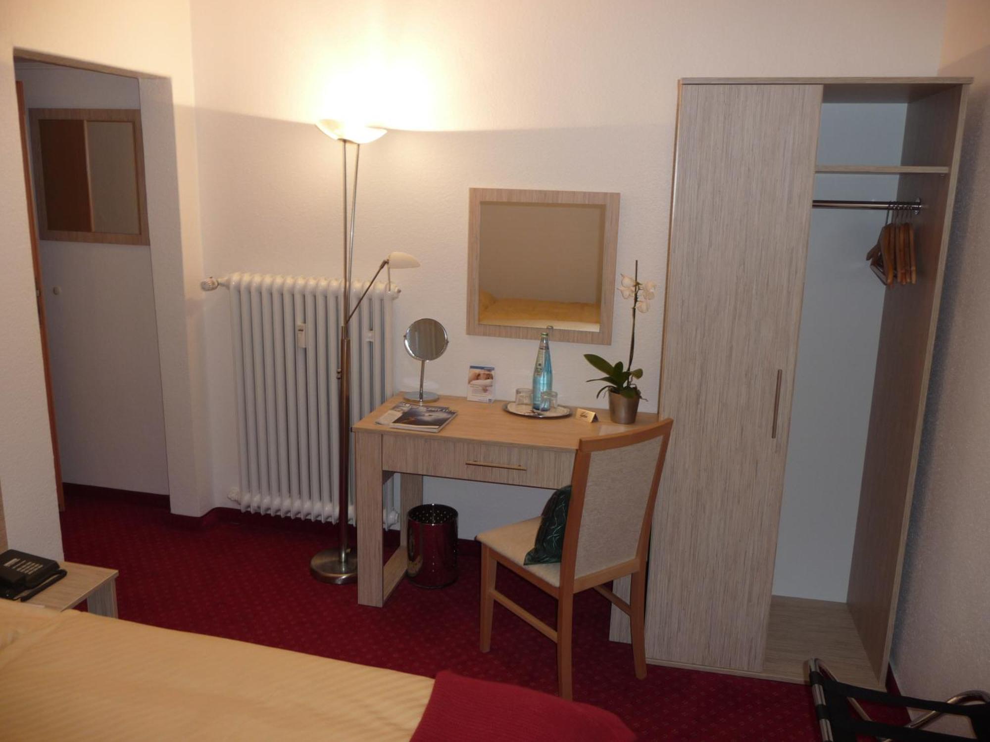 Hotel Sechzehn Leverkusen Bagian luar foto