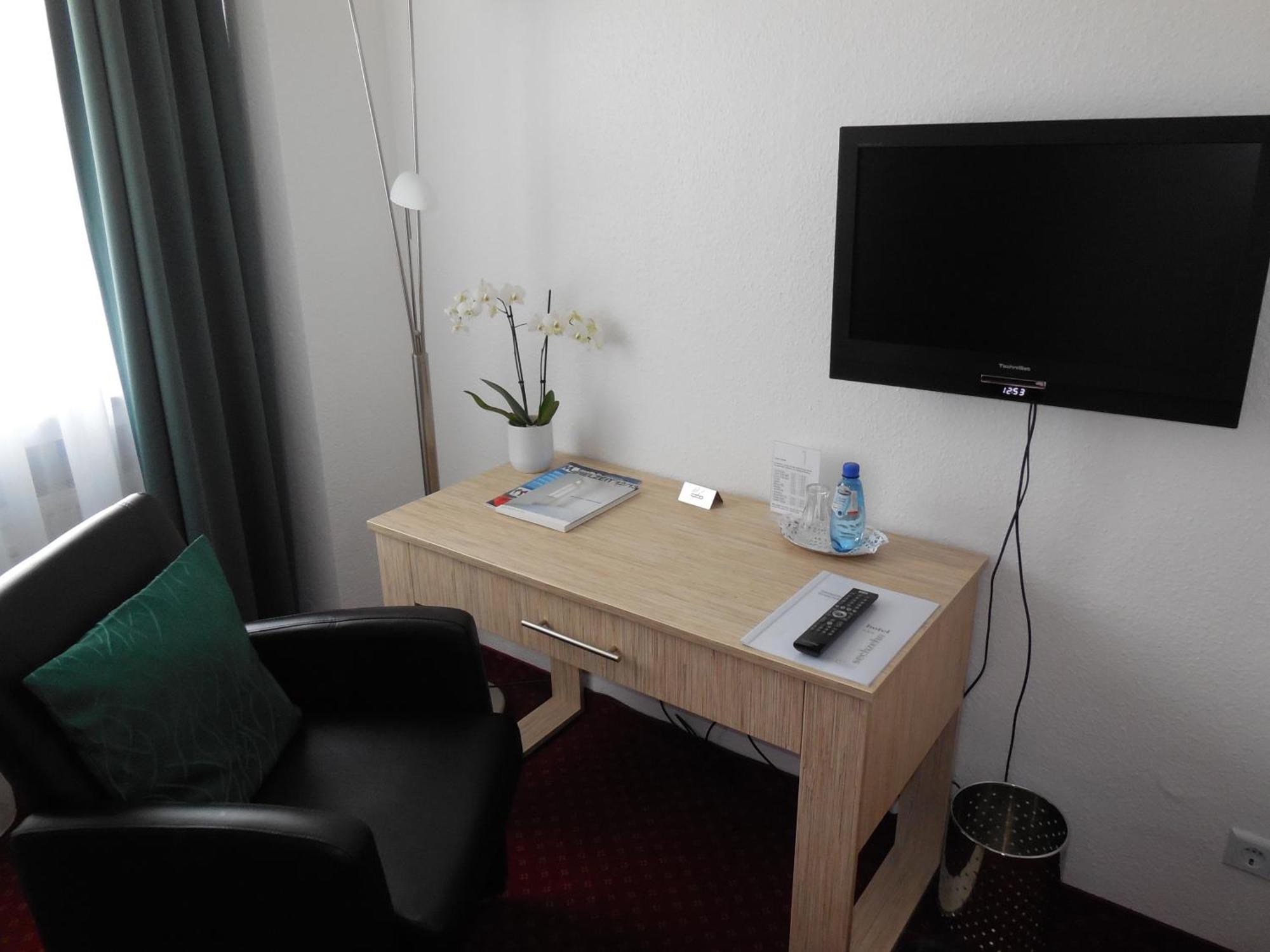 Hotel Sechzehn Leverkusen Bagian luar foto