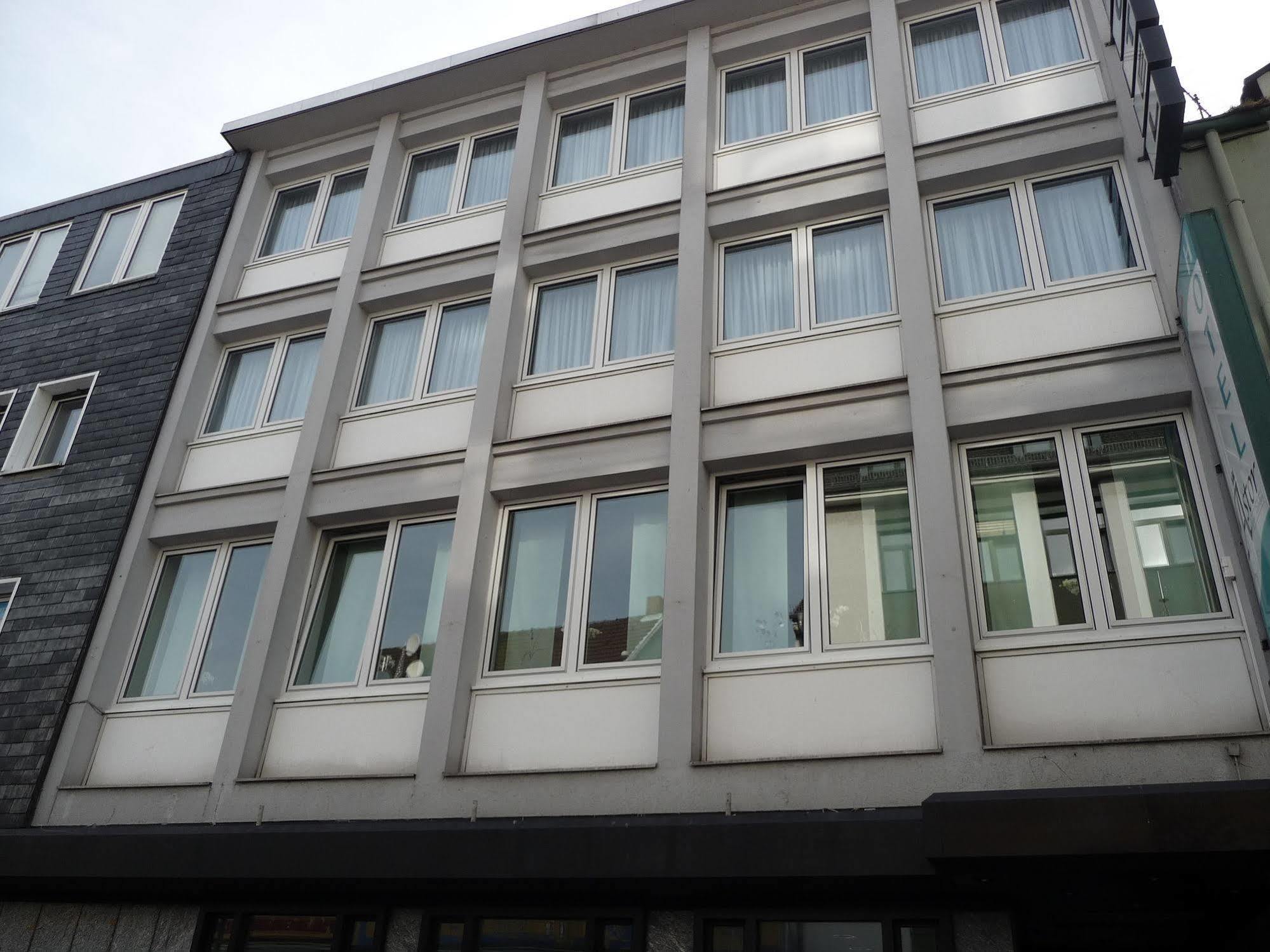 Hotel Sechzehn Leverkusen Bagian luar foto