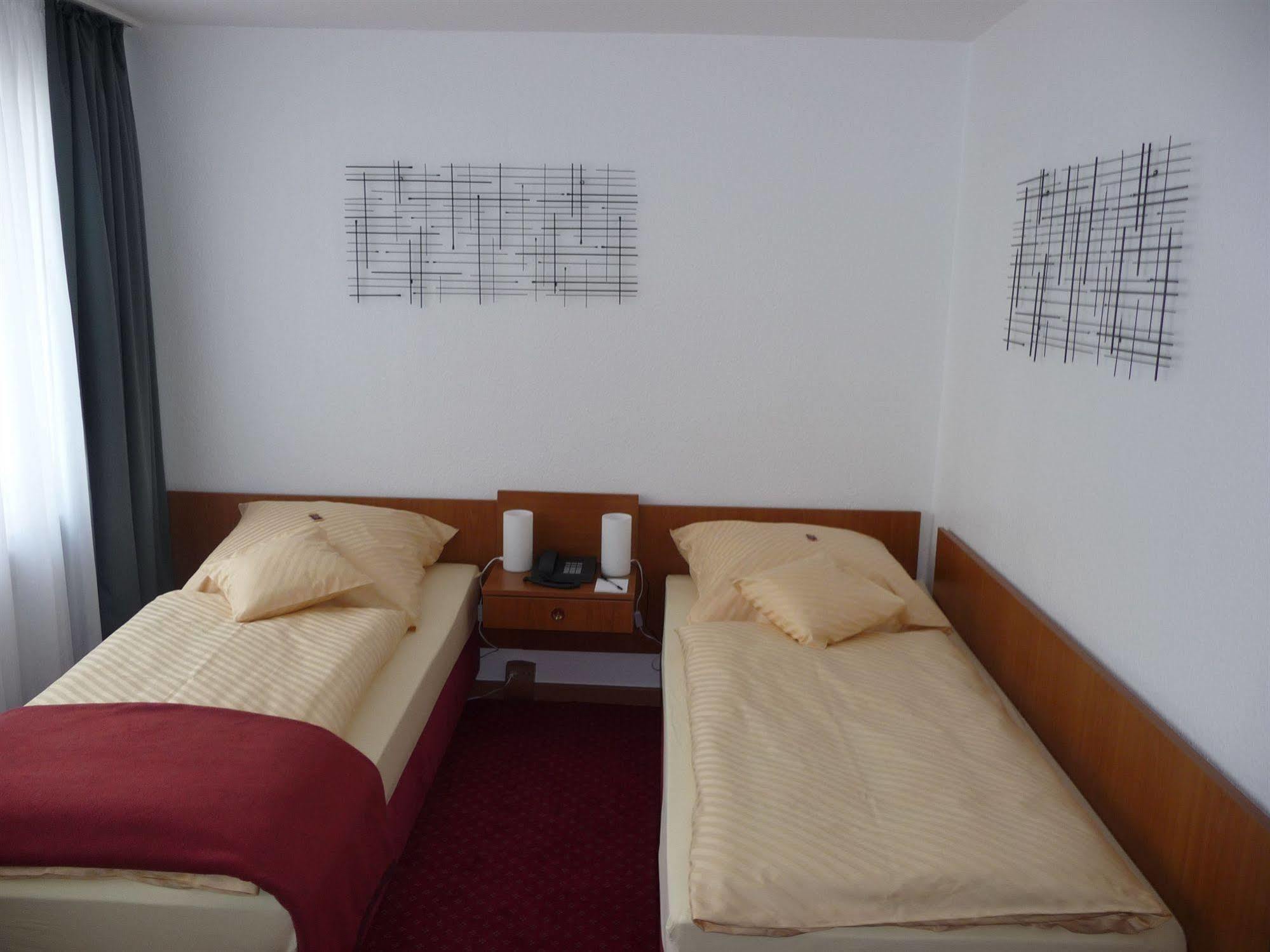 Hotel Sechzehn Leverkusen Bagian luar foto