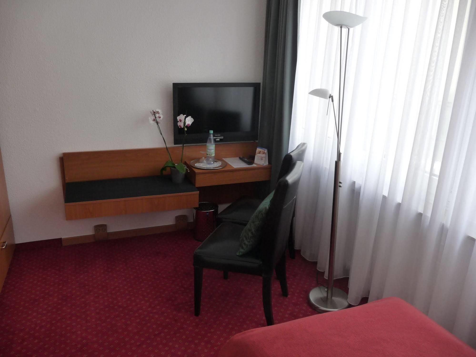Hotel Sechzehn Leverkusen Bagian luar foto