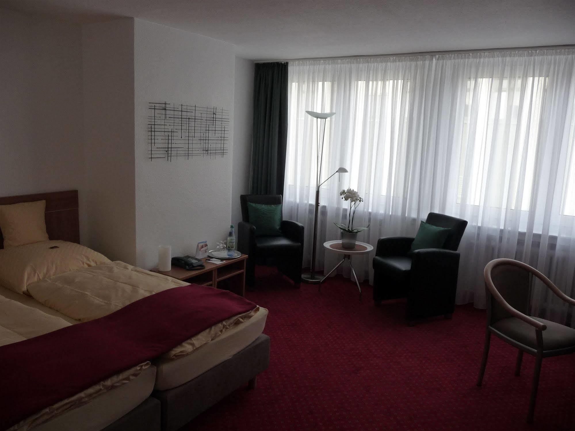 Hotel Sechzehn Leverkusen Bagian luar foto