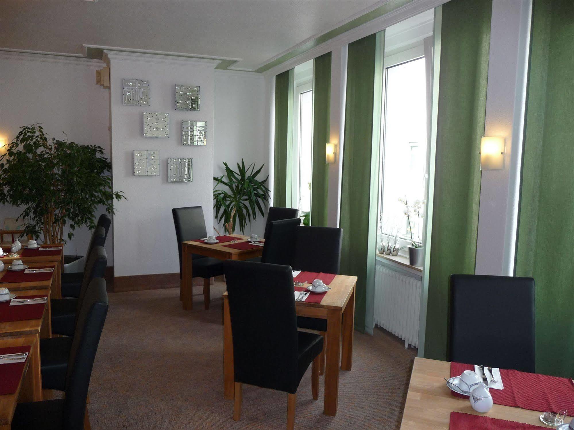 Hotel Sechzehn Leverkusen Bagian luar foto