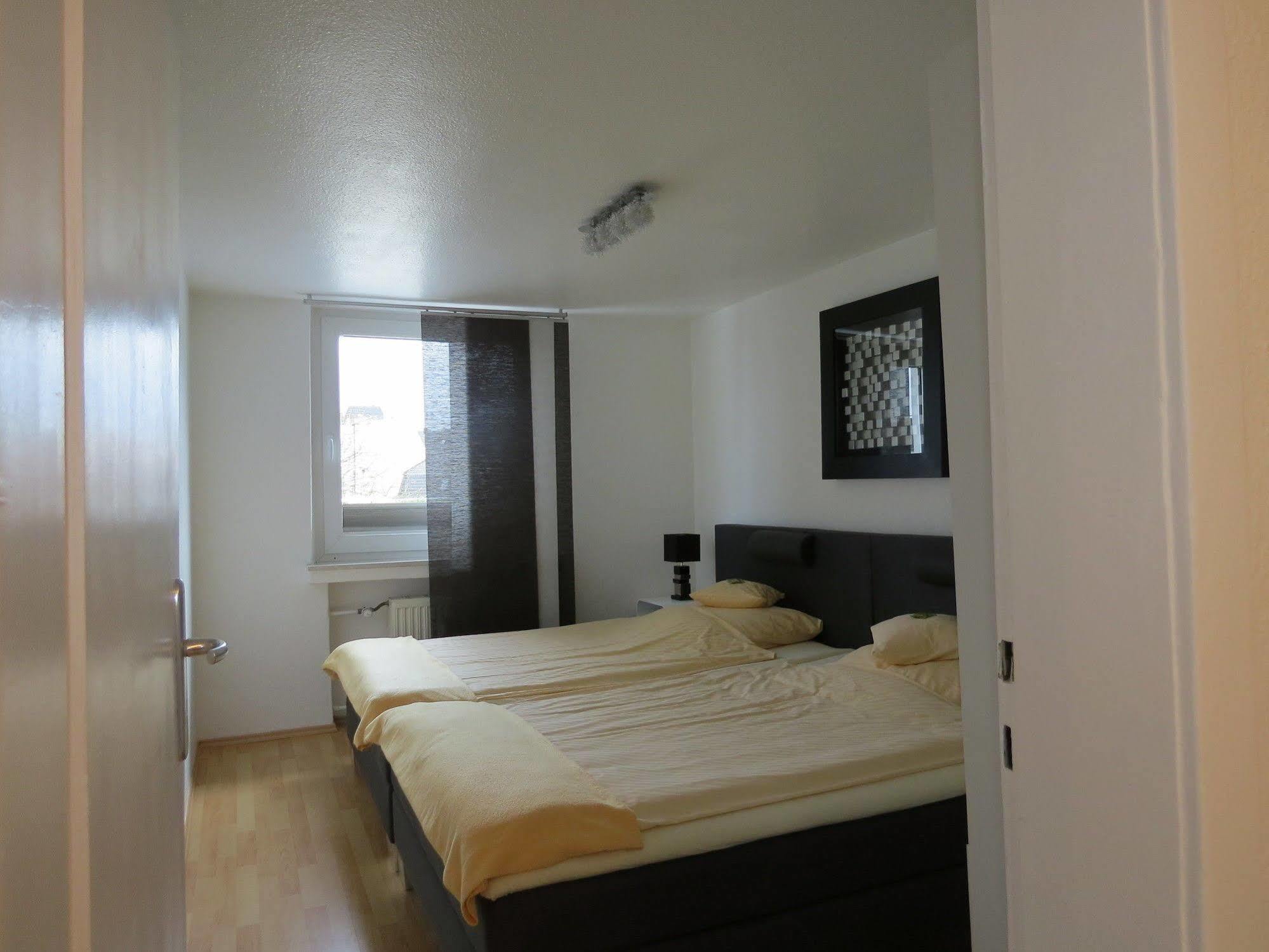 Hotel Sechzehn Leverkusen Bagian luar foto