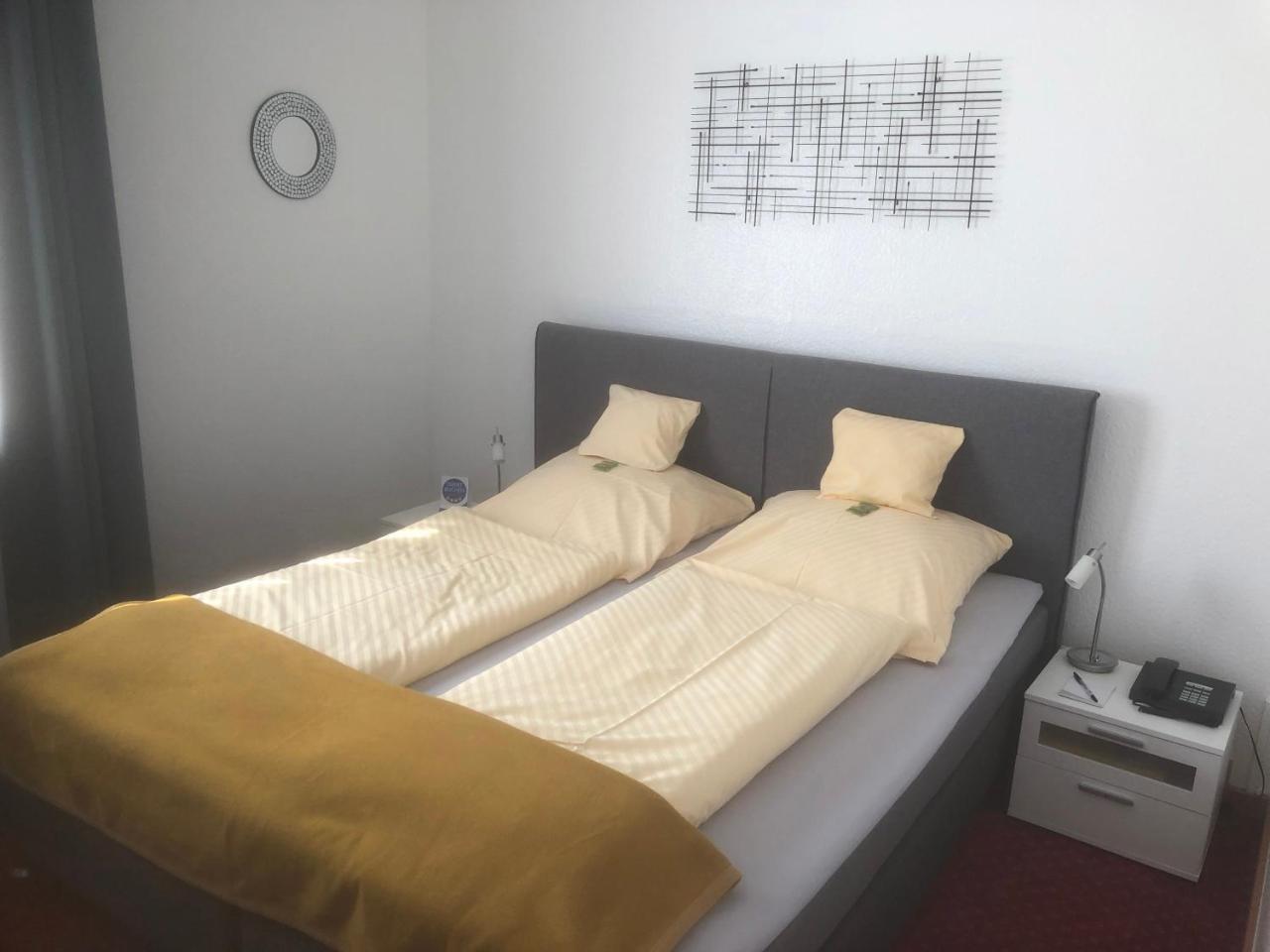 Hotel Sechzehn Leverkusen Bagian luar foto