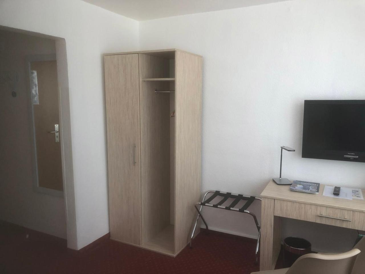 Hotel Sechzehn Leverkusen Bagian luar foto