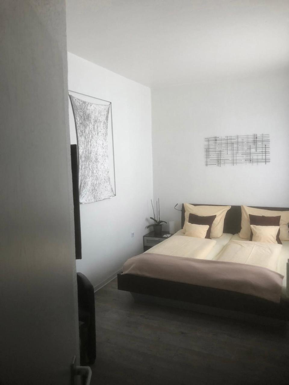 Hotel Sechzehn Leverkusen Bagian luar foto