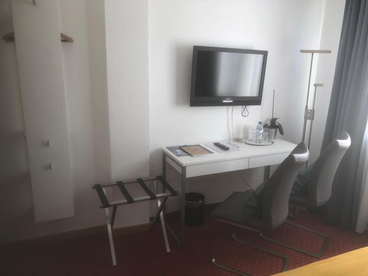 Hotel Sechzehn Leverkusen Bagian luar foto